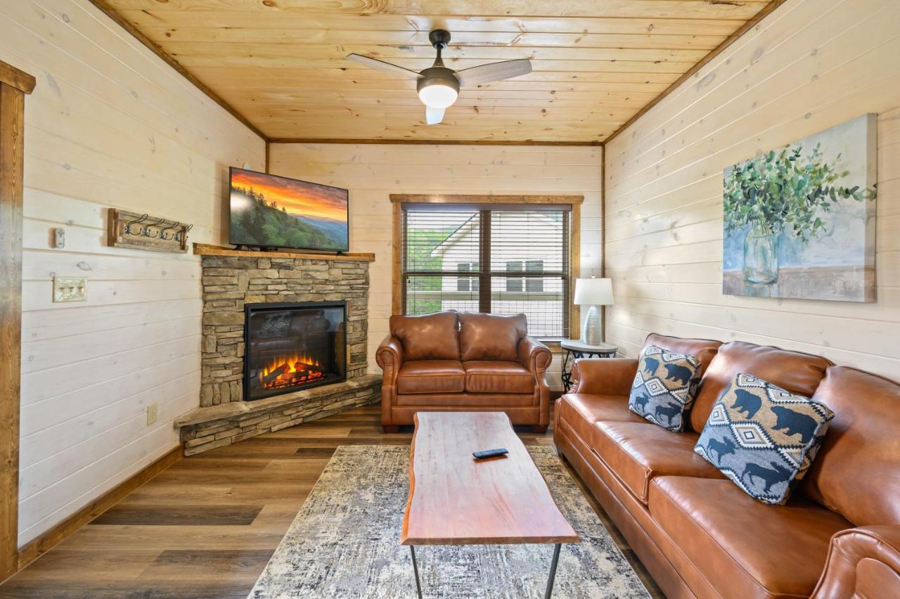 Osprey Nest Cottage Modern New Cabin Піджен-Фордж Екстер'єр фото