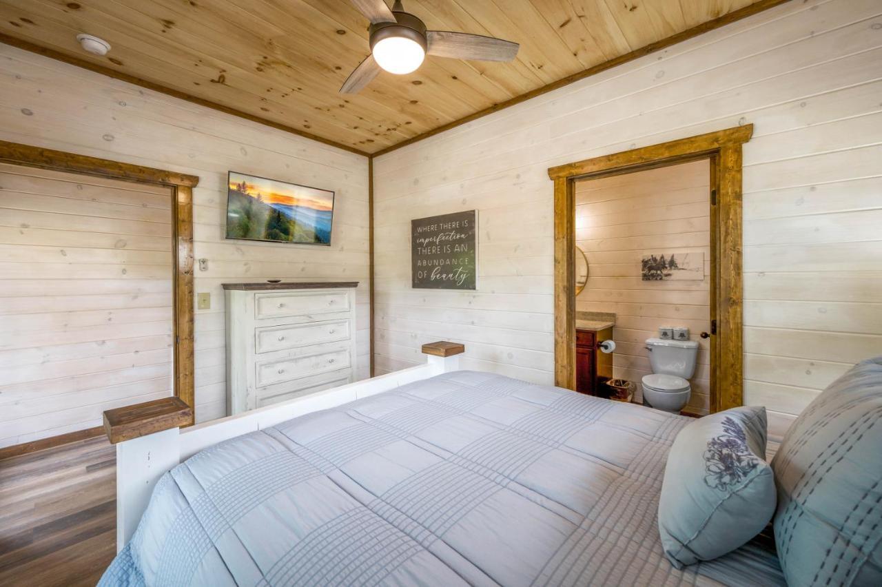Osprey Nest Cottage Modern New Cabin Піджен-Фордж Екстер'єр фото